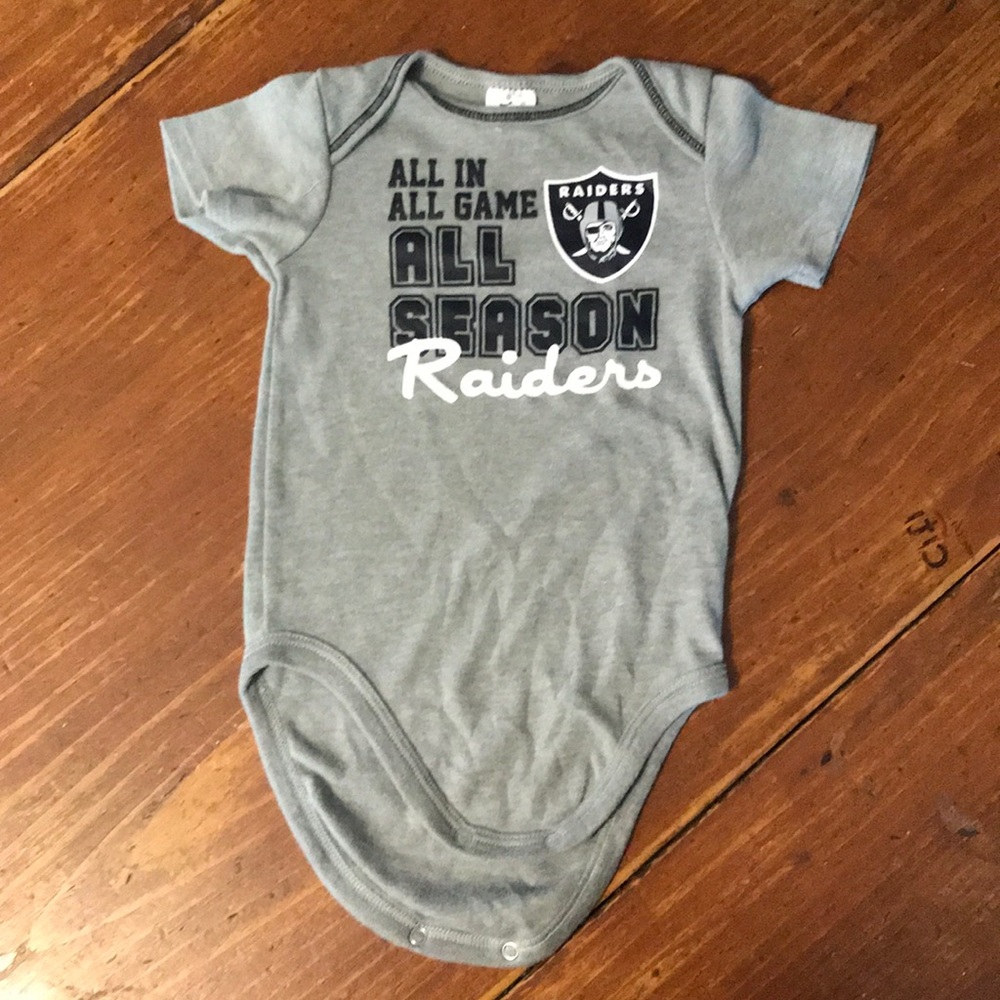 NFL Raiders onesie - Size 6-12m